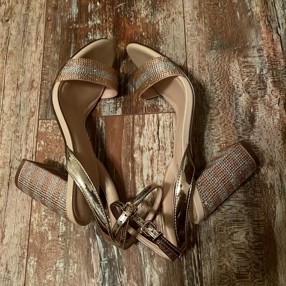 Aldo rose gold heels size 6 with sequins - Picture 6 of 11